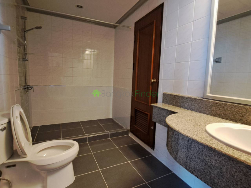 Sukhumvit 63, Bangkok, Thailand, 4 Bedrooms Bedrooms, 0 ,4 BathroomsBathrooms,Apartment,For Rent,Royal Kensington Mansion,7838