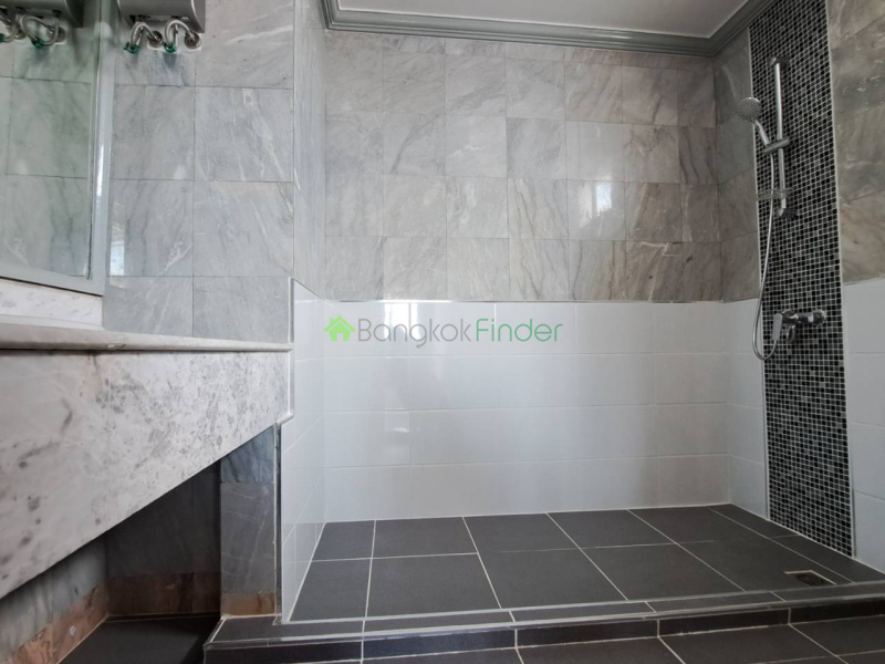 Sukhumvit 63, Bangkok, Thailand, 4 Bedrooms Bedrooms, 0 ,4 BathroomsBathrooms,Apartment,For Rent,Royal Kensington Mansion,7838