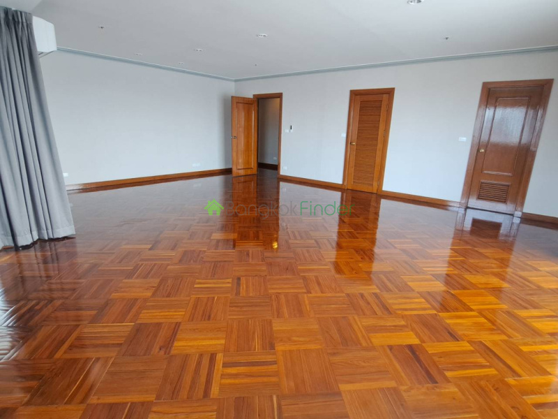 Sukhumvit 63, Bangkok, Thailand, 4 Bedrooms Bedrooms, 0 ,4 BathroomsBathrooms,Apartment,For Rent,Royal Kensington Mansion,7838