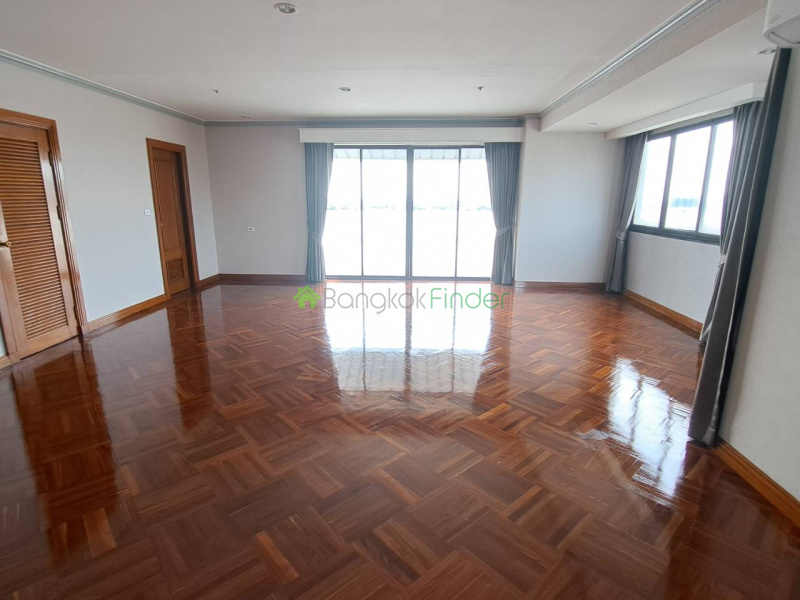 Sukhumvit 63, Bangkok, Thailand, 4 Bedrooms Bedrooms, 0 ,4 BathroomsBathrooms,Apartment,For Rent,Royal Kensington Mansion,7838