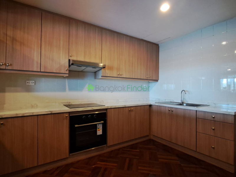Sukhumvit 63, Bangkok, Thailand, 4 Bedrooms Bedrooms, 0 ,4 BathroomsBathrooms,Apartment,For Rent,Royal Kensington Mansion,7838
