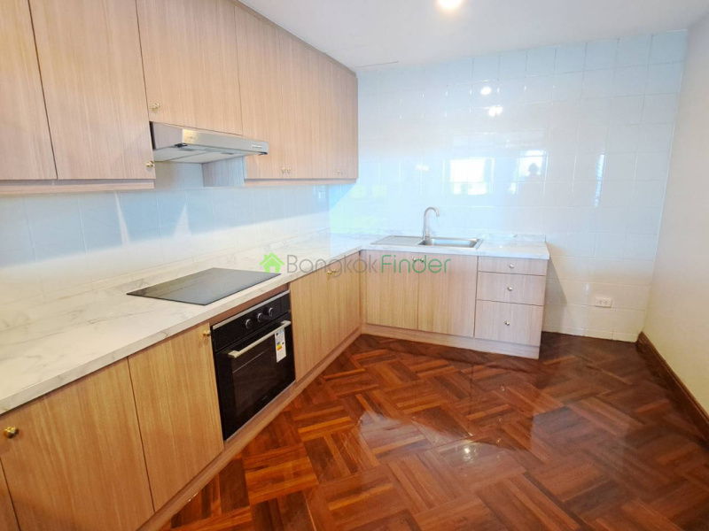 Sukhumvit 63, Bangkok, Thailand, 4 Bedrooms Bedrooms, 0 ,4 BathroomsBathrooms,Apartment,For Rent,Royal Kensington Mansion,7838