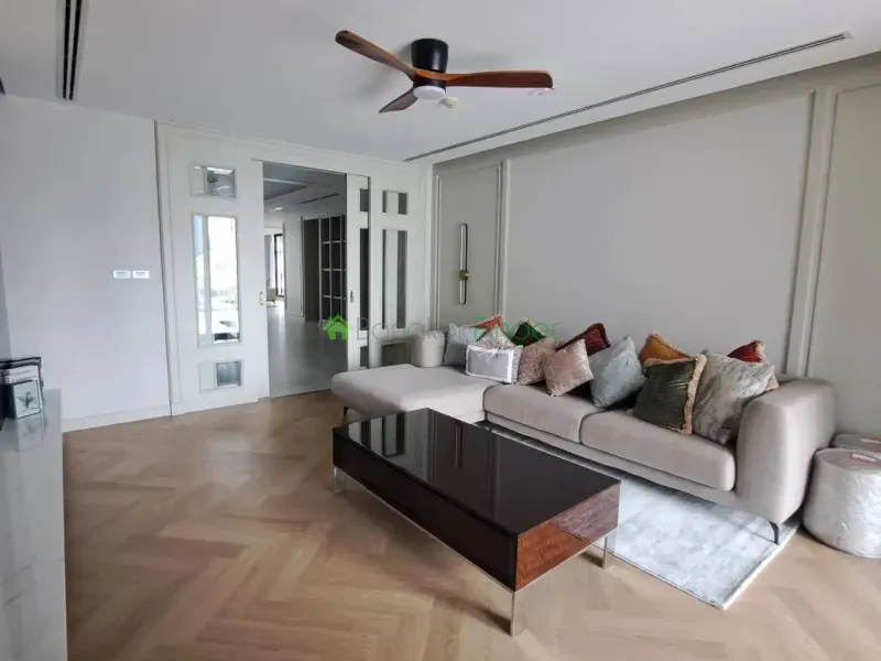 Phormphong, Bangkok, Thailand, 4 Bedroom Bedrooms, 0 ,4 BathroomBathrooms,Apartment,For Rent,Raveevan Suites,7839