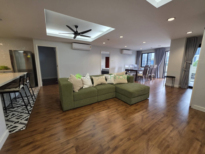 EKkamai, Bangkok, Thailand, 2 Bedrooms Bedrooms, 0 ,2 BathroomsBathrooms,Condo,For Rent,Beverly Hills Mansion,7851