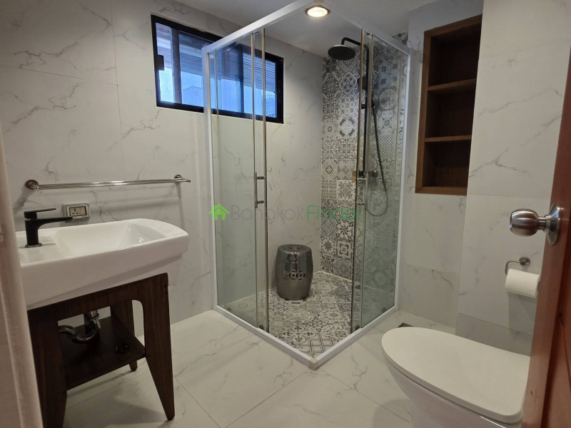 EKkamai, Bangkok, Thailand, 2 Bedrooms Bedrooms, 0 ,2 BathroomsBathrooms,Condo,For Rent,Beverly Hills Mansion,7851