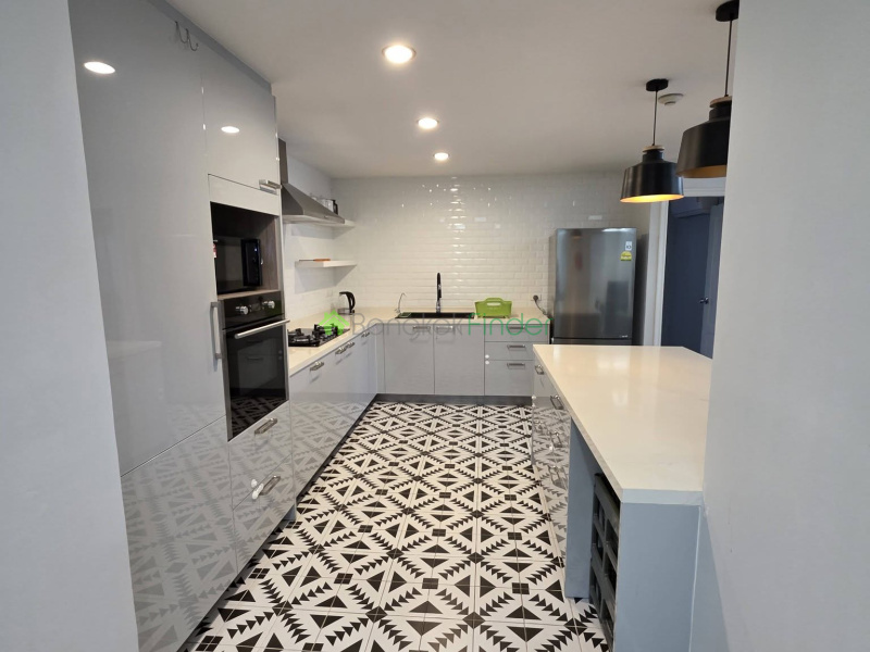 EKkamai, Bangkok, Thailand, 2 Bedrooms Bedrooms, 0 ,2 BathroomsBathrooms,Condo,For Rent,Beverly Hills Mansion,7851