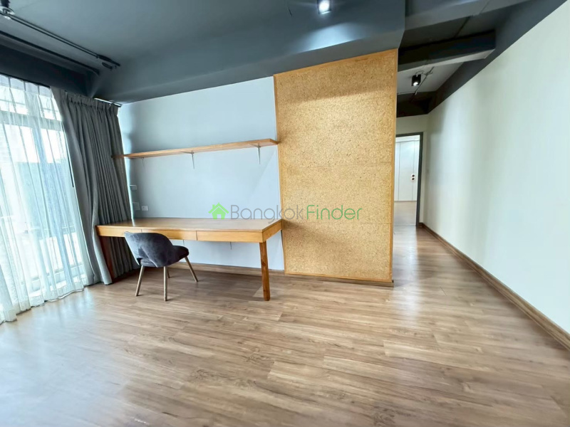 Phormphong, Bangkok, Thailand, 3 Bedroom Bedrooms, 0 ,3 BathroomBathrooms,Condo,For Rent,Baan Prompong,7896
