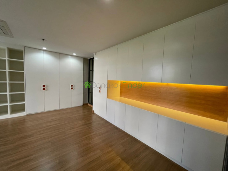 Phormphong, Bangkok, Thailand, 3 Bedroom Bedrooms, 0 ,3 BathroomBathrooms,Condo,For Rent,Baan Prompong,7896