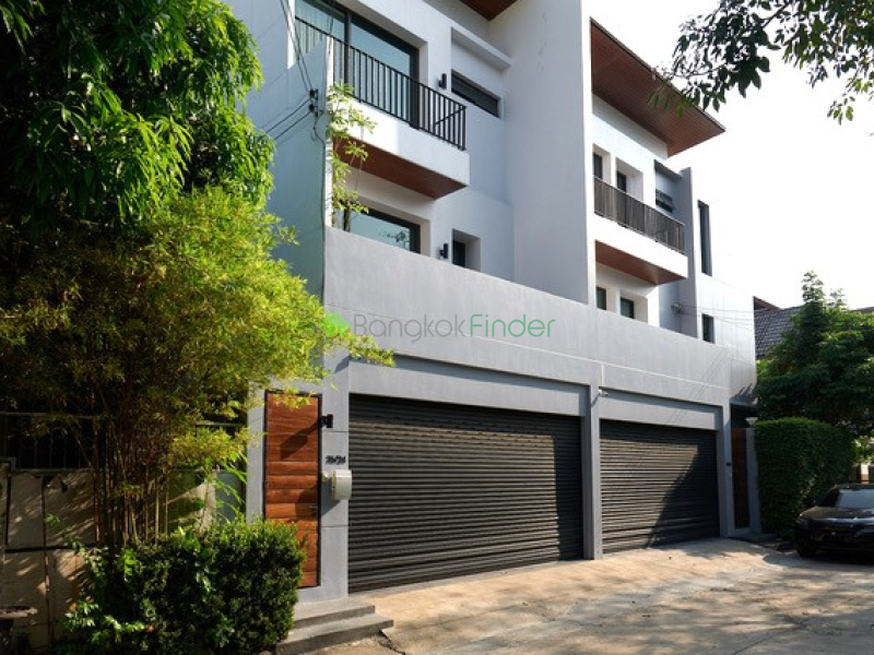 Phromphong, Bangkok, Thailand, 3 Bedroom Bedrooms, 0 ,4 BathroomBathrooms,House,For Rent,7907