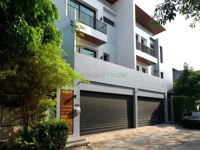 Phromphong, Bangkok, Thailand, 3 Bedroom Bedrooms, 0 ,4 BathroomBathrooms,House,For Rent,7907